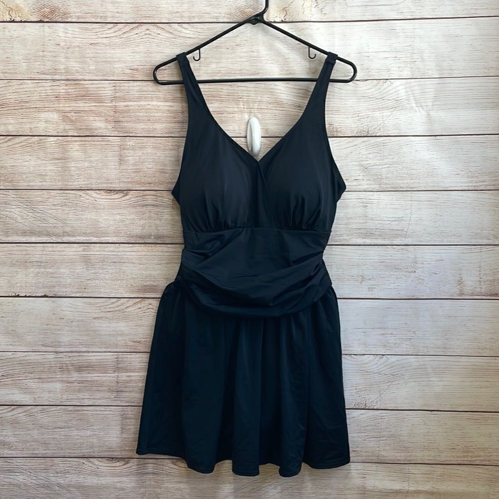 D & CO BEACH SWIMDRESS IN BLACK‎